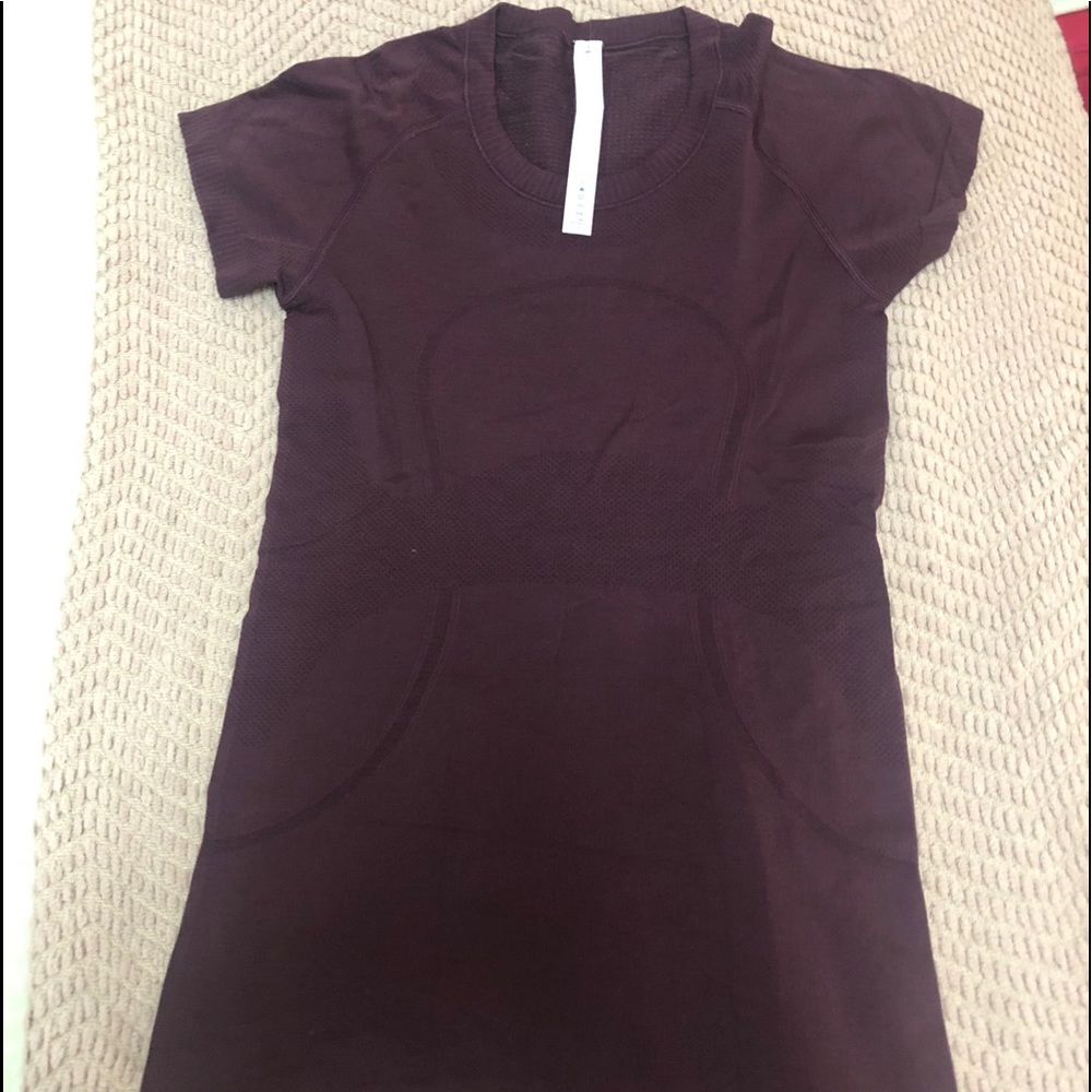 Lululemon workout shirt